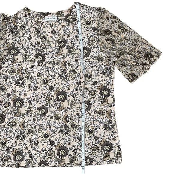Calvin Klein Flutter Sleeve Floral Blouse Neutral Top M - Picture 6 of 9